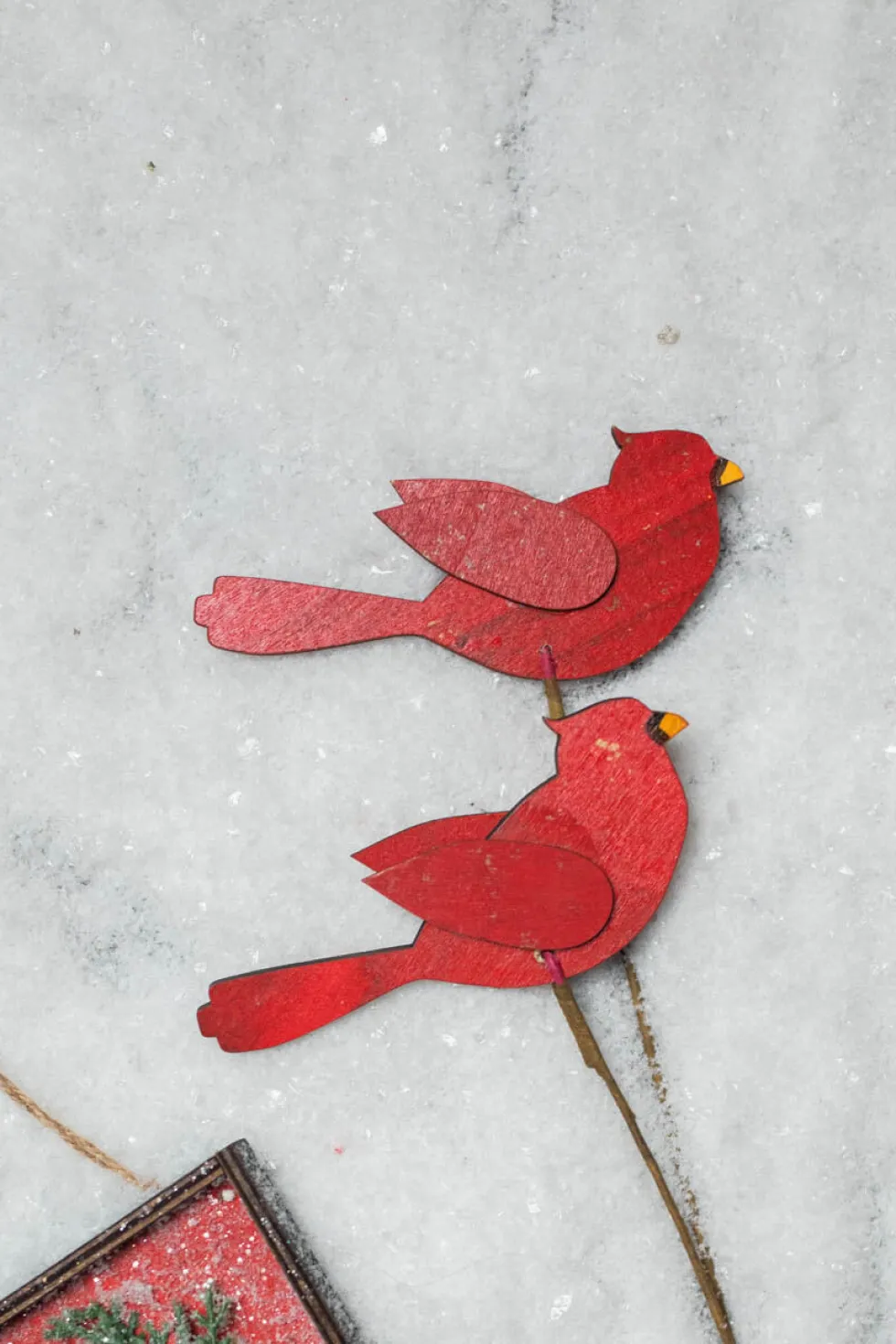 20” MDF Cardinal Spray