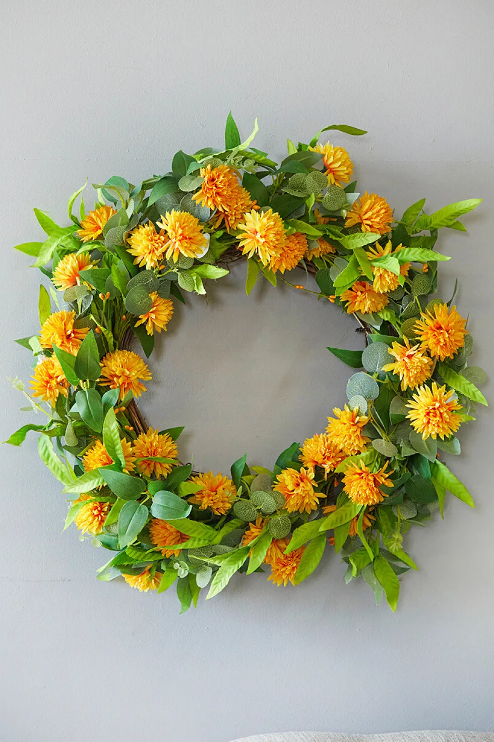 24" Mix Foliage Yellow Flower Wreath