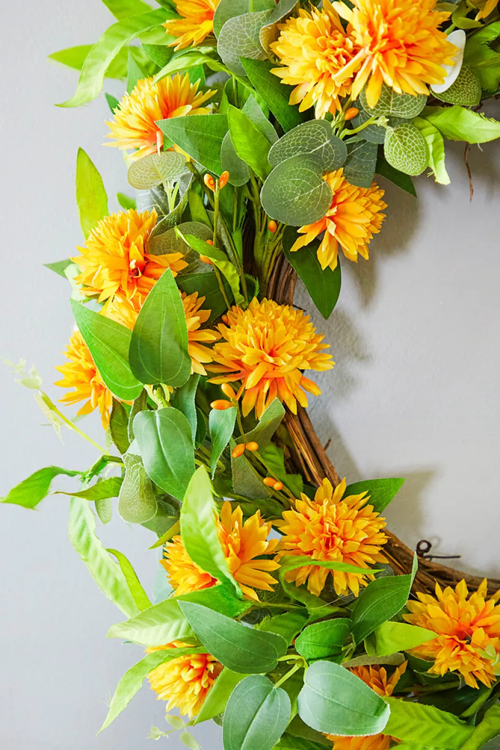 24" Mix Foliage Yellow Flower Wreath