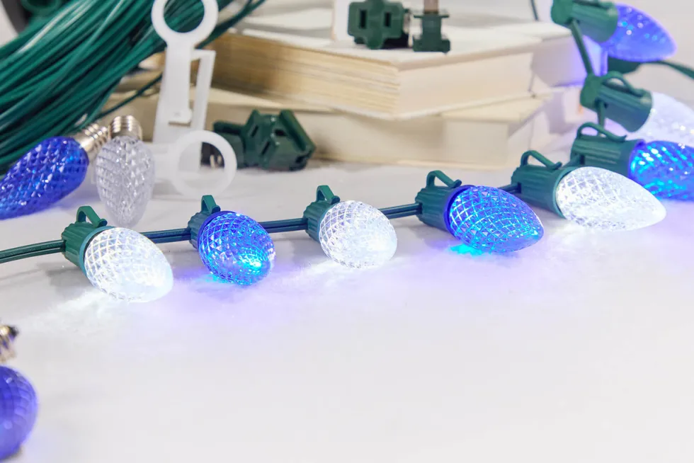 250' Outdoor Christmas Lighting Kit - Cool White/Blue