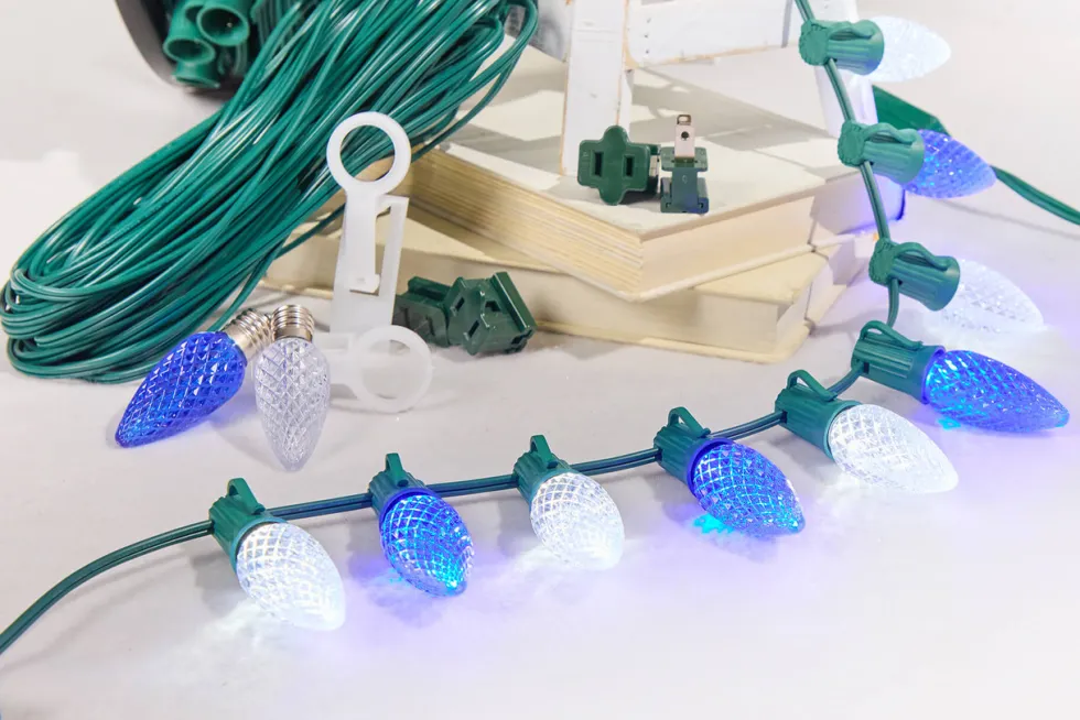 250' Outdoor Christmas Lighting Kit - Cool White/Blue