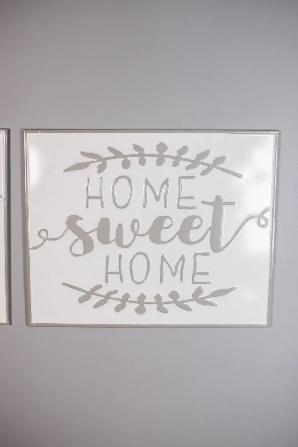 19" White and Grey Metal Enamel Wall Decor