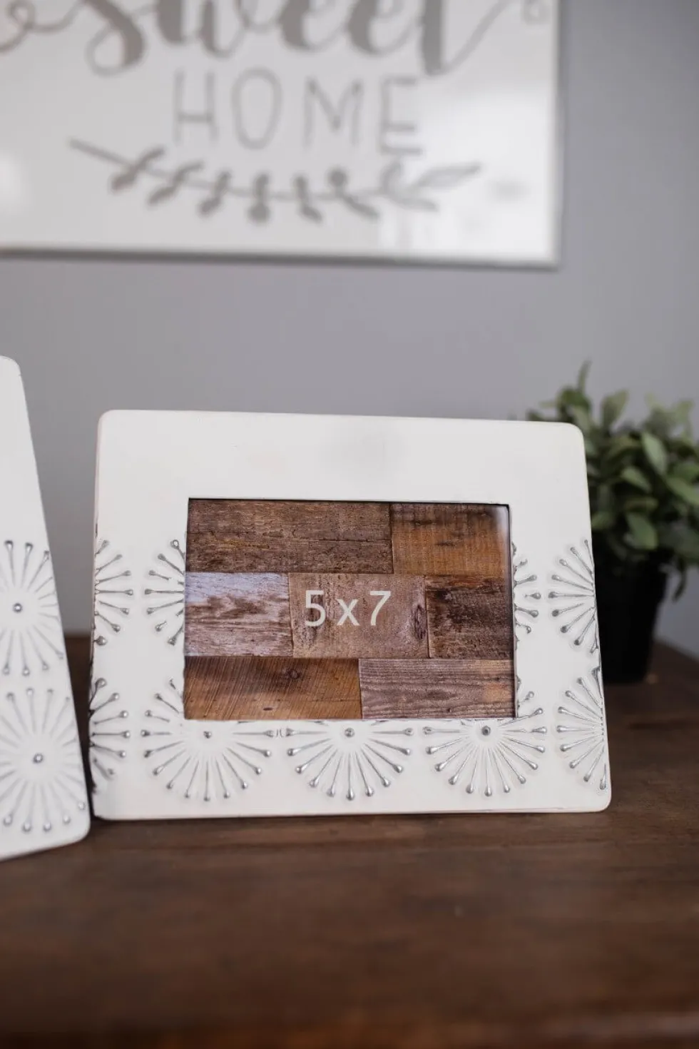 10" White and Grey Metal 5" x 7" Picture Frame