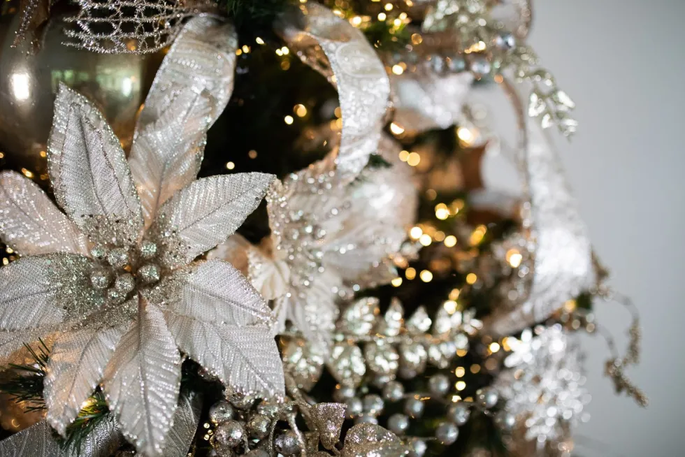 22” x 13" Metallic Bead Poinsettia Stem